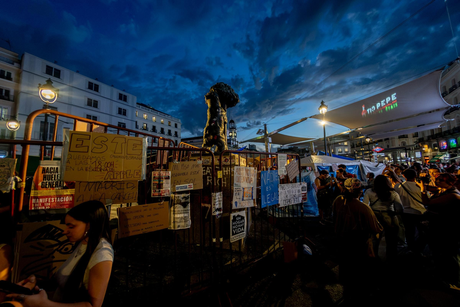 Galería | La acampada de Sol por una vivienda digna se sigue extendiendo y los congregados insisten en esta medida de presión