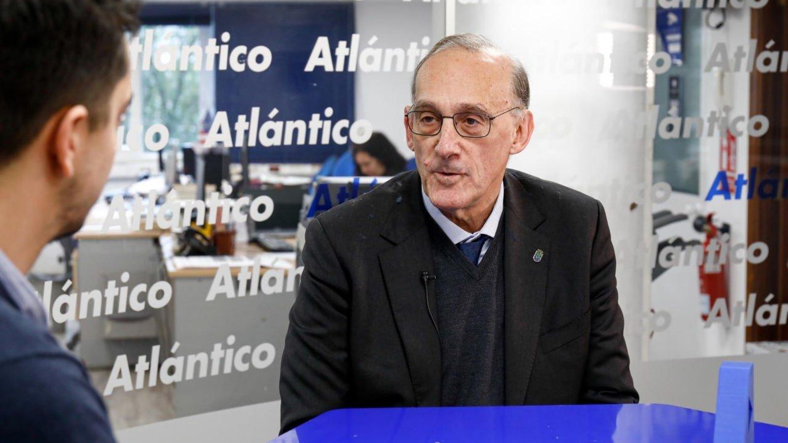 O reitor Manuel Reigosa, durante a conversa en AtlánticoTV. // Jorge Santomé