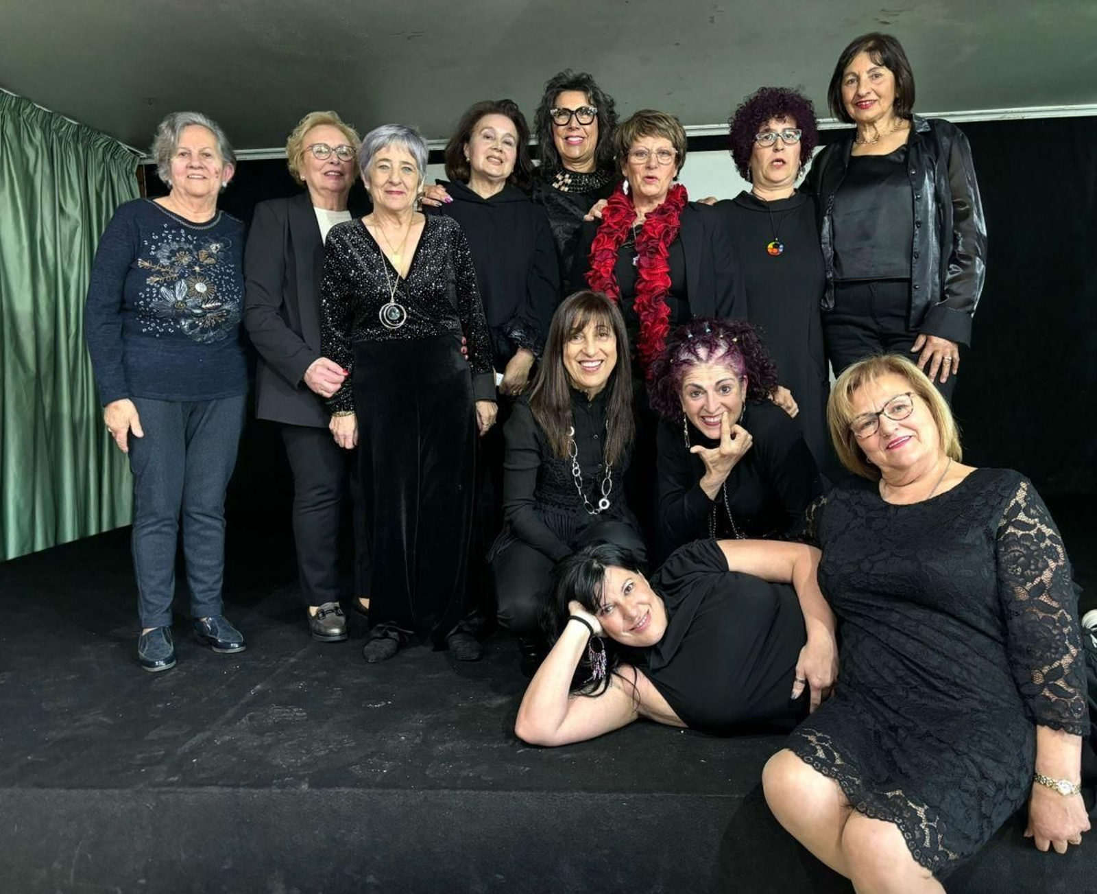 El colectivo teatral de Mulleres en Igualdade de Mos, necesita savia nueva para seguir creciendo.