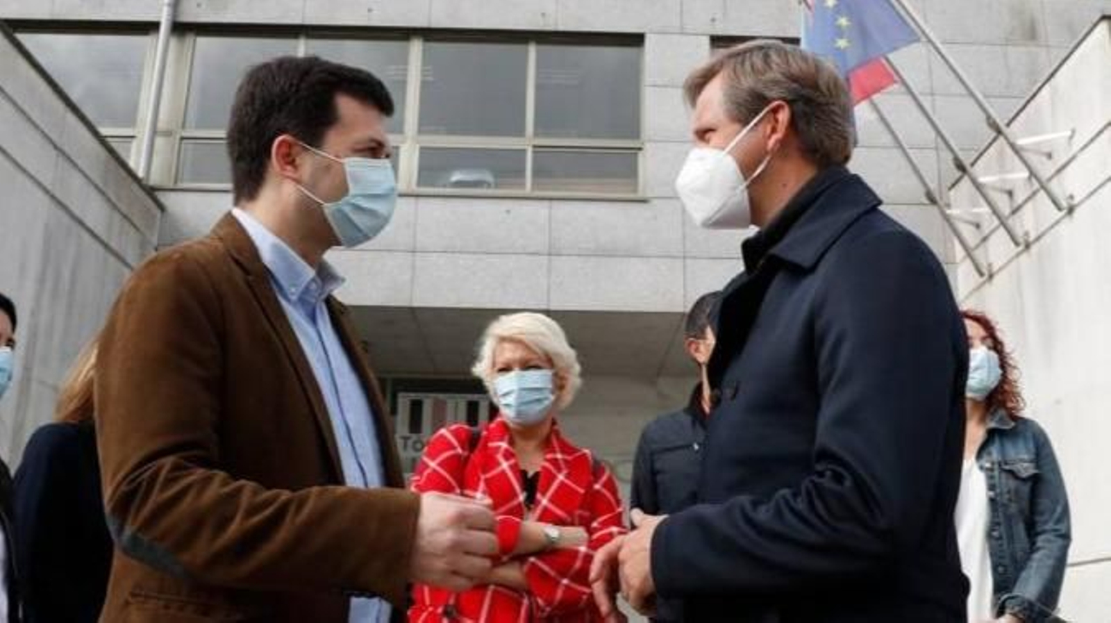 José Miñones, a la derecha, con Gonzalo Caballero (EFE).