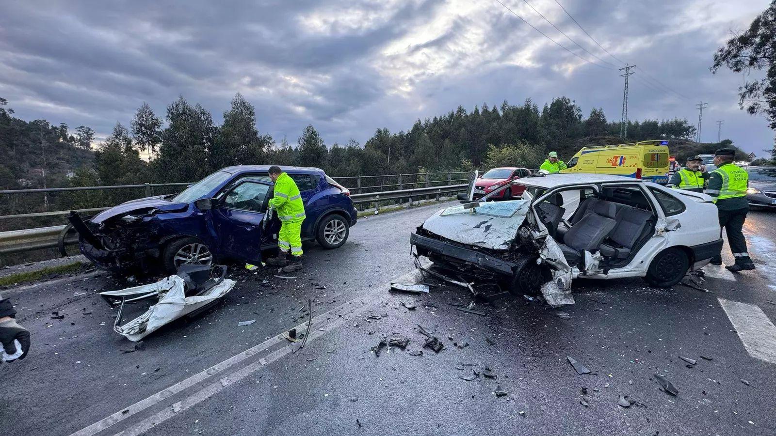 Estado en el que quedaron los vehículos implicados en el accidente en Salceda.