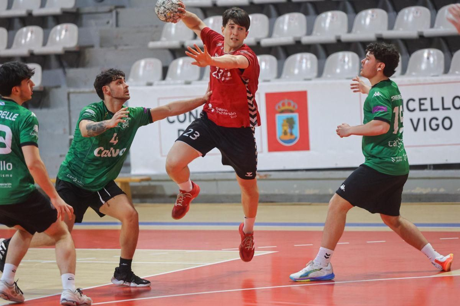 André da Moura anotó 17 goles en el partido de ayer ante el Xiria.
