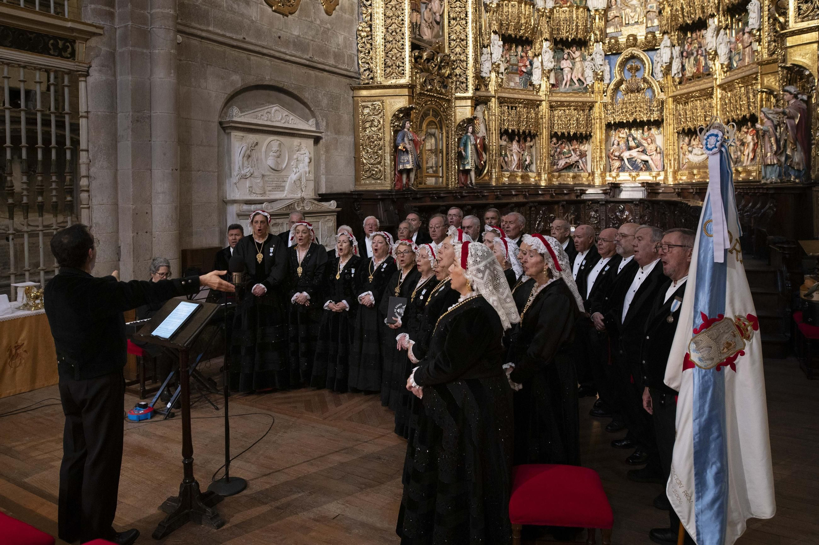 Galería | Misa del 50 aniversario del fallecimiento de Otero Pedrayo, en imágenes