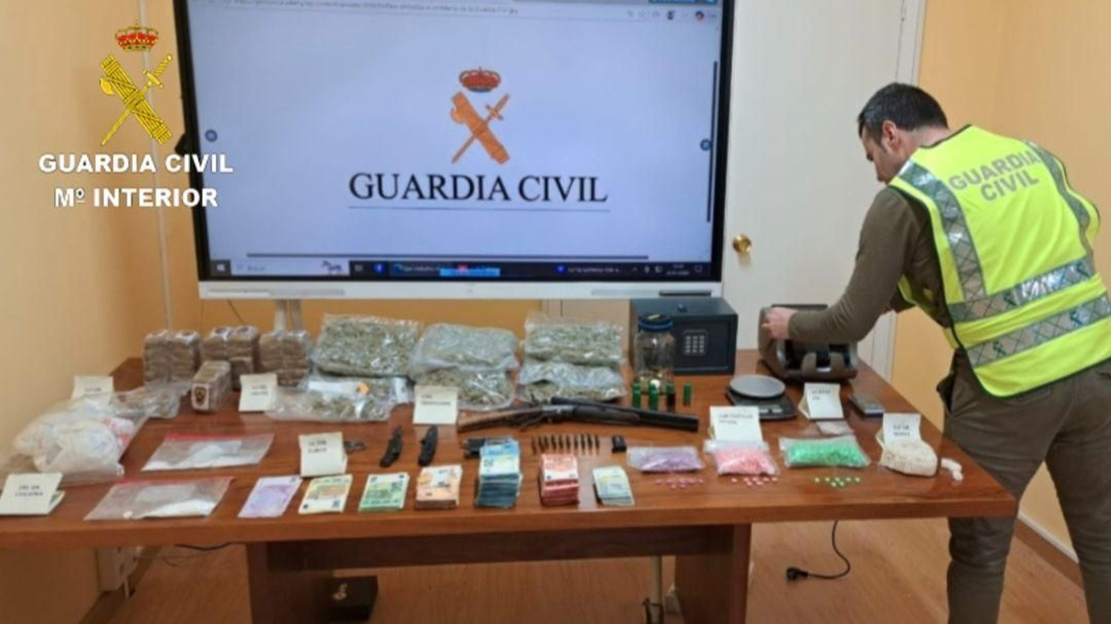 Todo el material intervenido en la operación de Salvaterra do Miño.