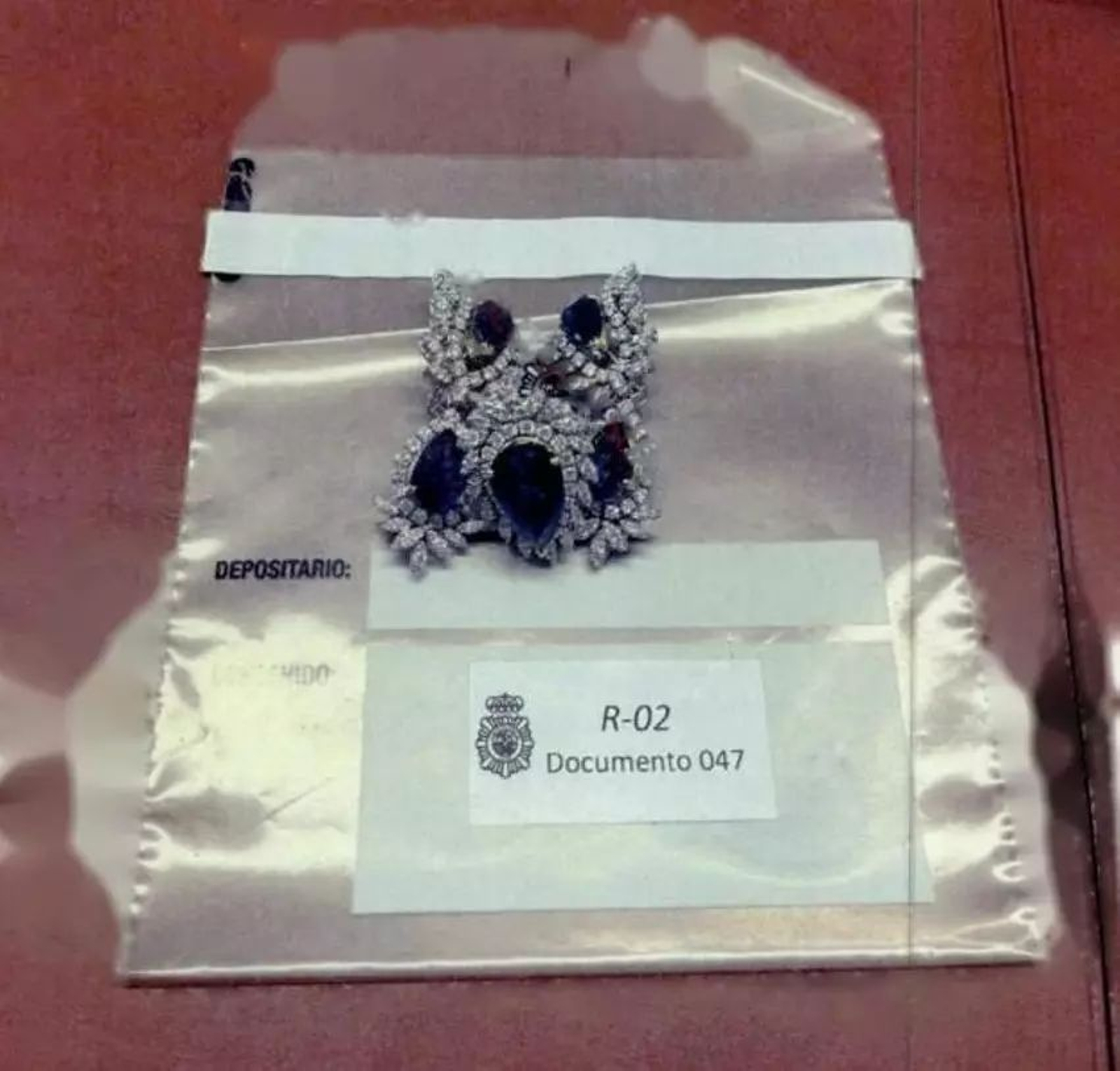 Galería | Las joyas y los relojes que Zapatero guardaba en su despacho