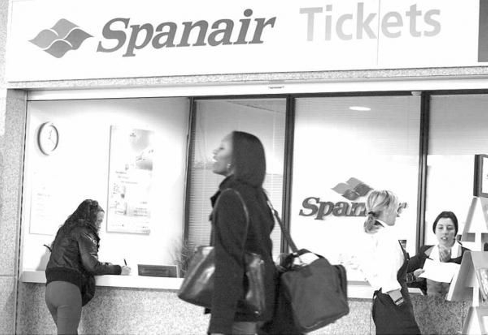 El último vuelo entre Vigo y Tenerife se produjo el 16 de octubre, mientras que el de Las Palmas, el 22.