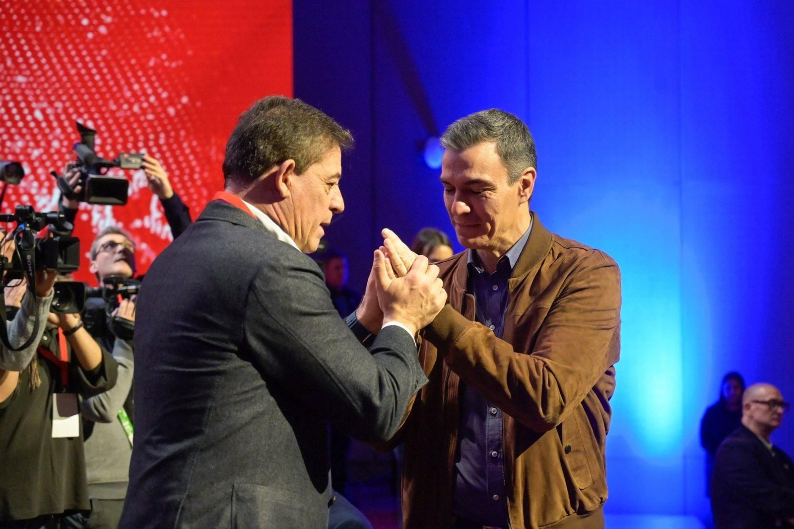 Besteiro y Sánchez, en la clausura de la Convención Política del PSOE en A Coruña. // E.P.