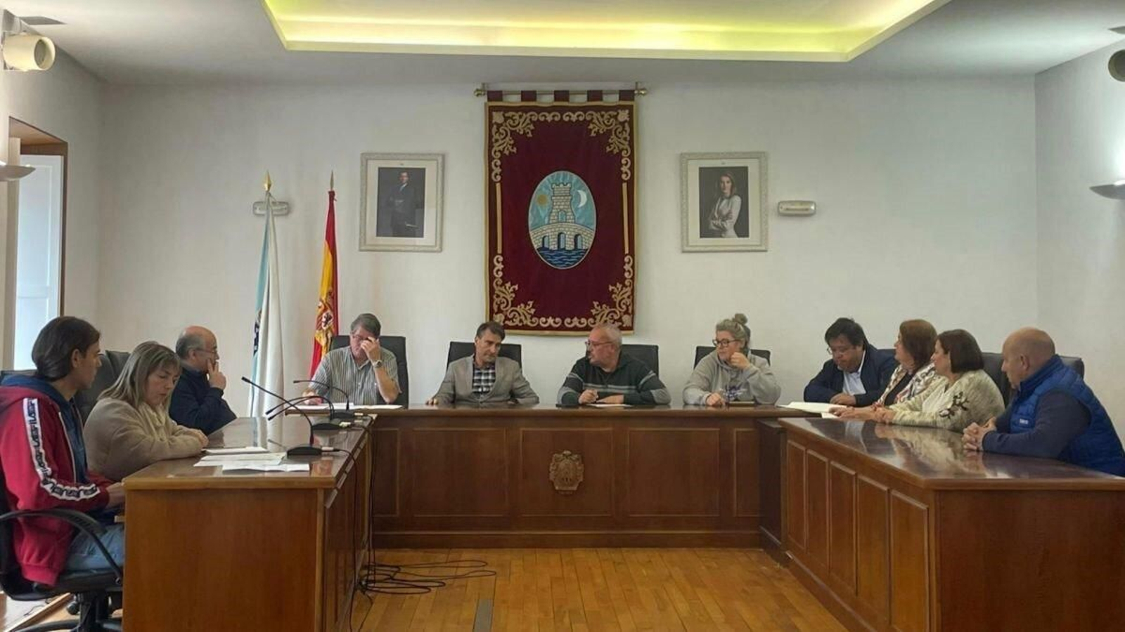 Un momento del pleno celebrado ayer en Ribadavia.