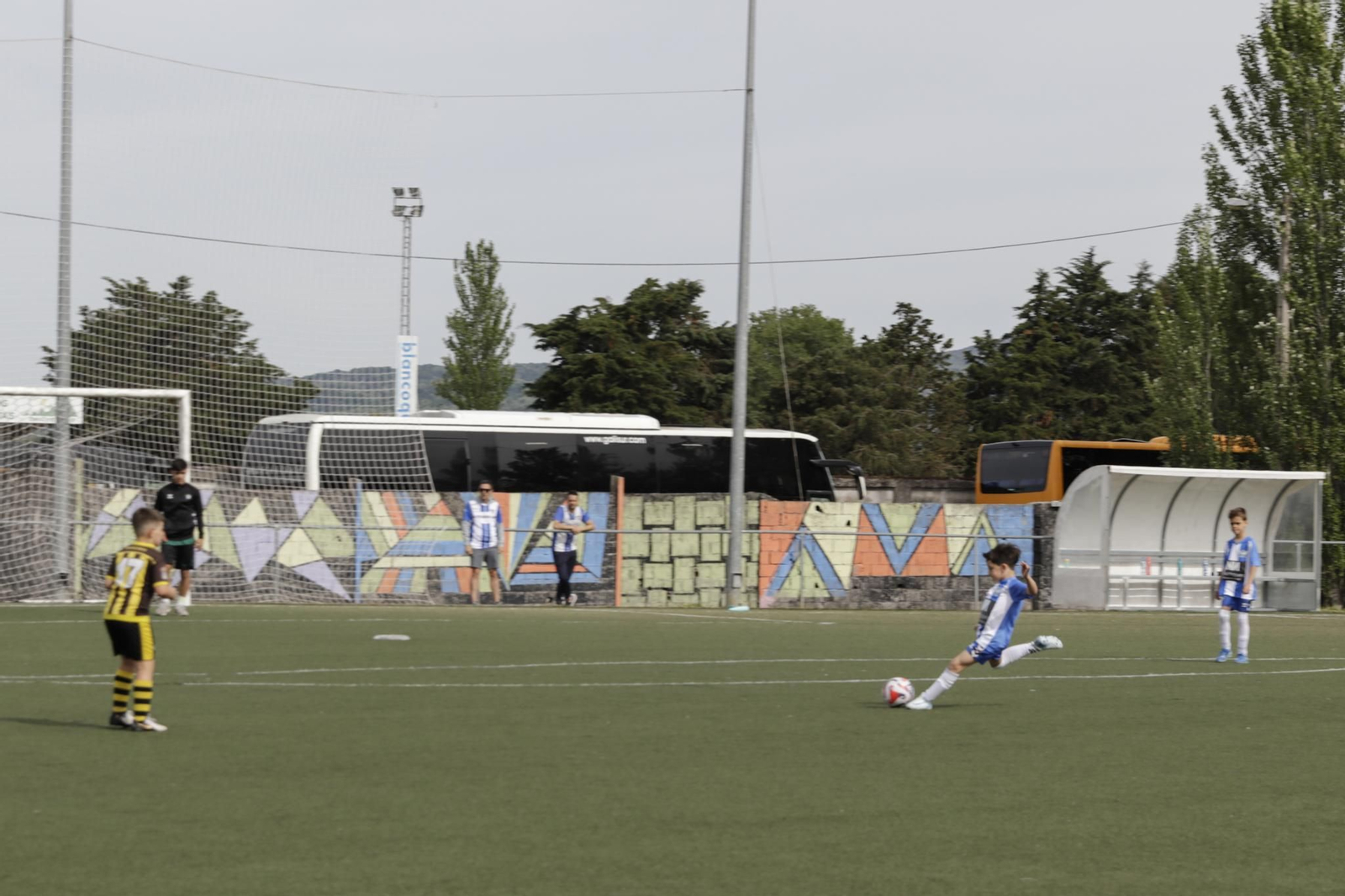 Galería | La fase intermedia del Campeonato Gallego de Fútbol 8 aterriza en Xinzo de Limia