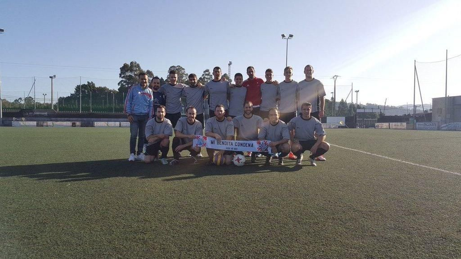 Los integrantes del equipo de Mi Bendita Condena, que logró un pleno de victorias en el Grupo D.