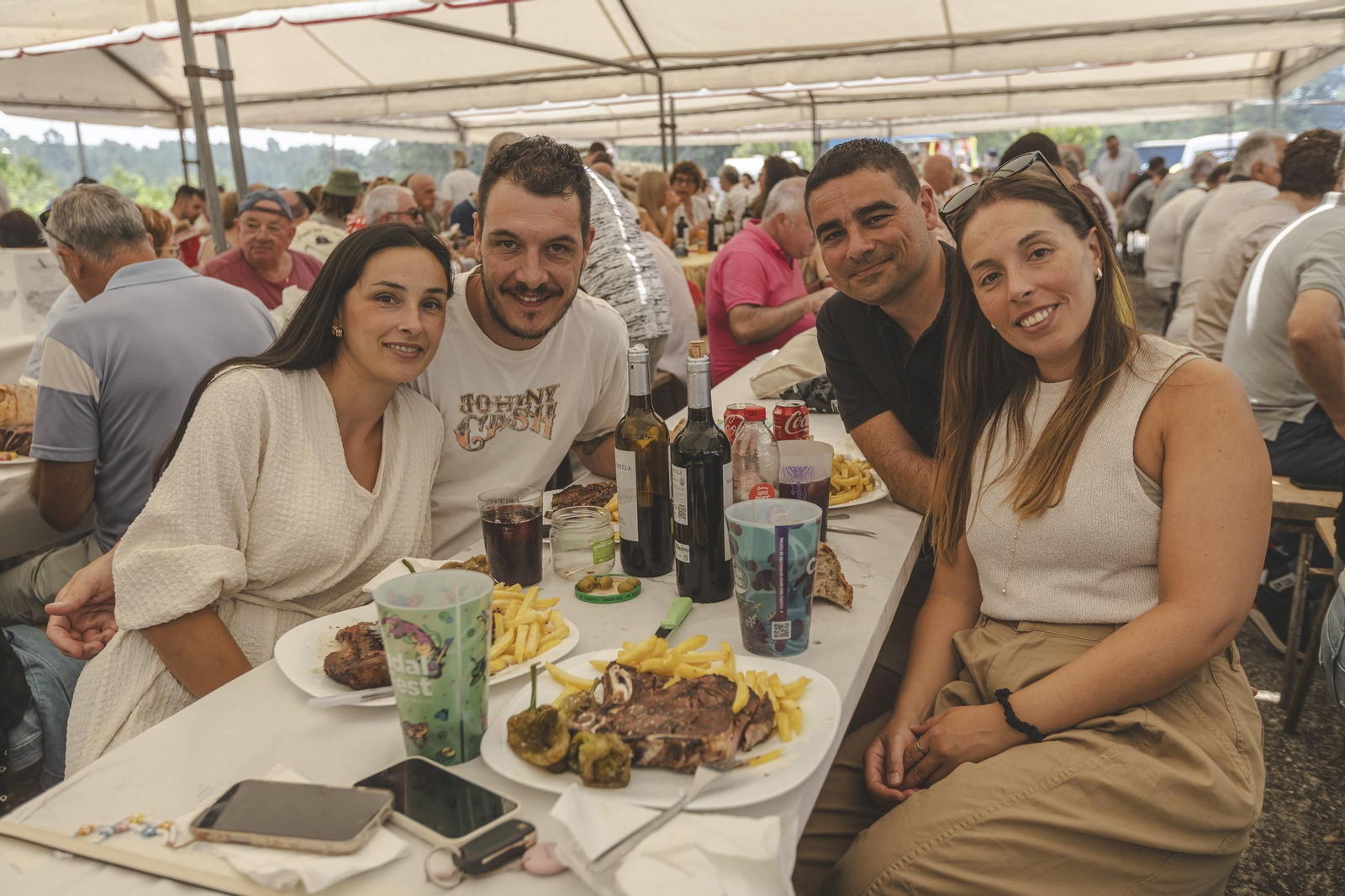 Galería |  Casi mil chuletones servidos este año en la fiesta de Garabás