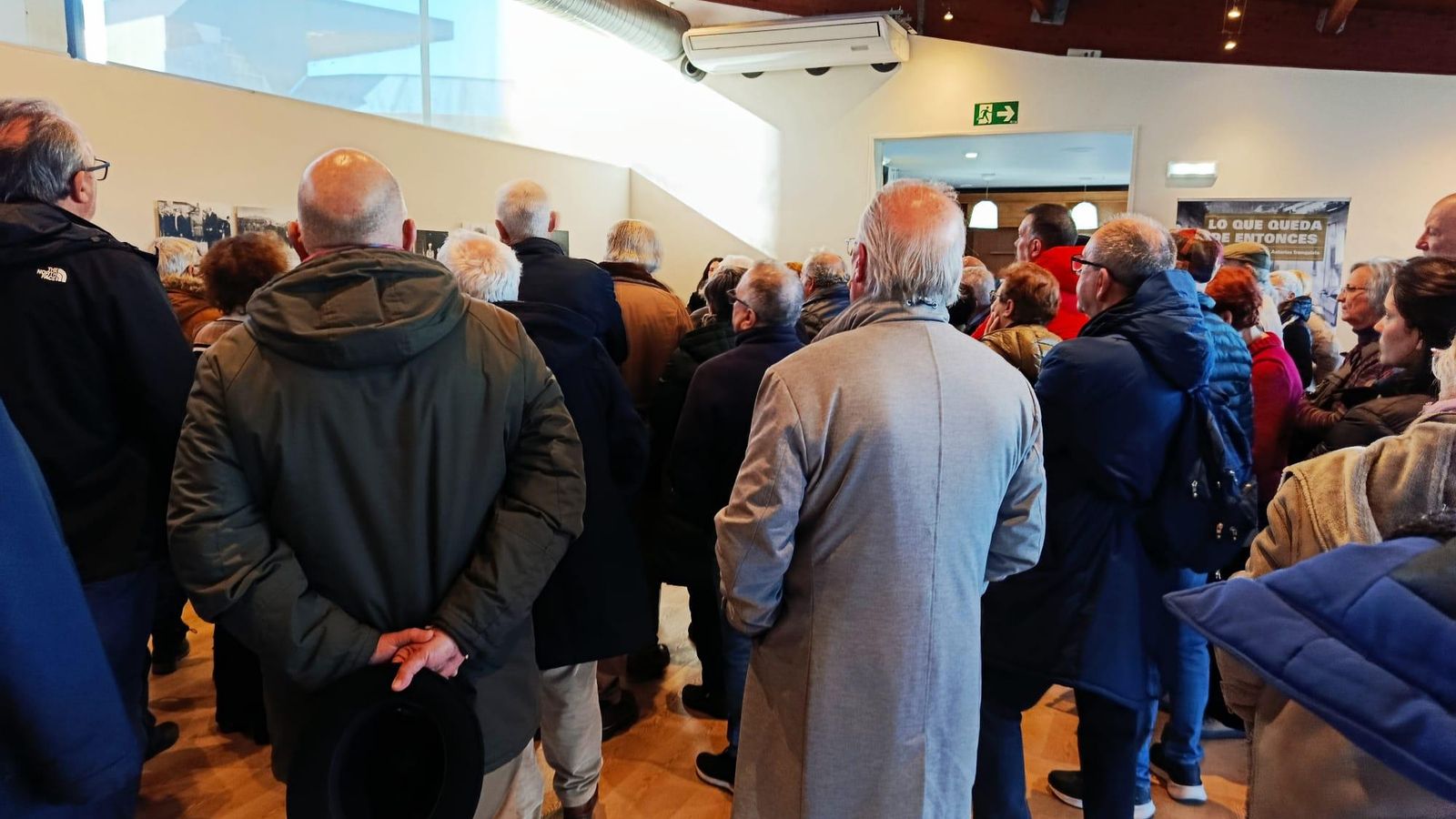 Público visitando la exposición