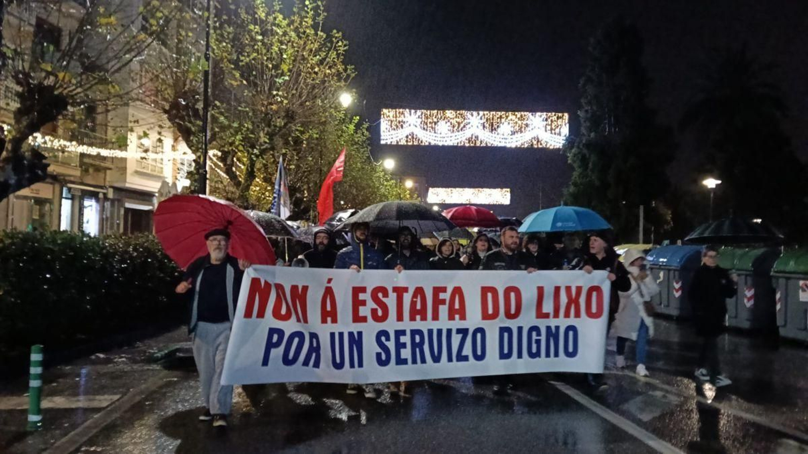 Manifestación en diciembre or las calles de Cangas en contra de la subida de la basura.