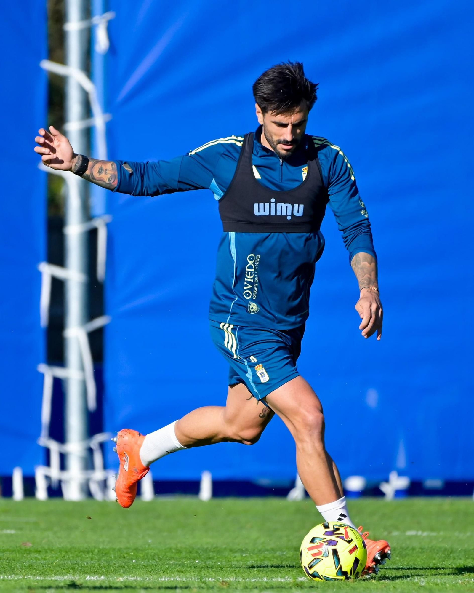 El canterano celeste David Costas juega en el Oviedo.