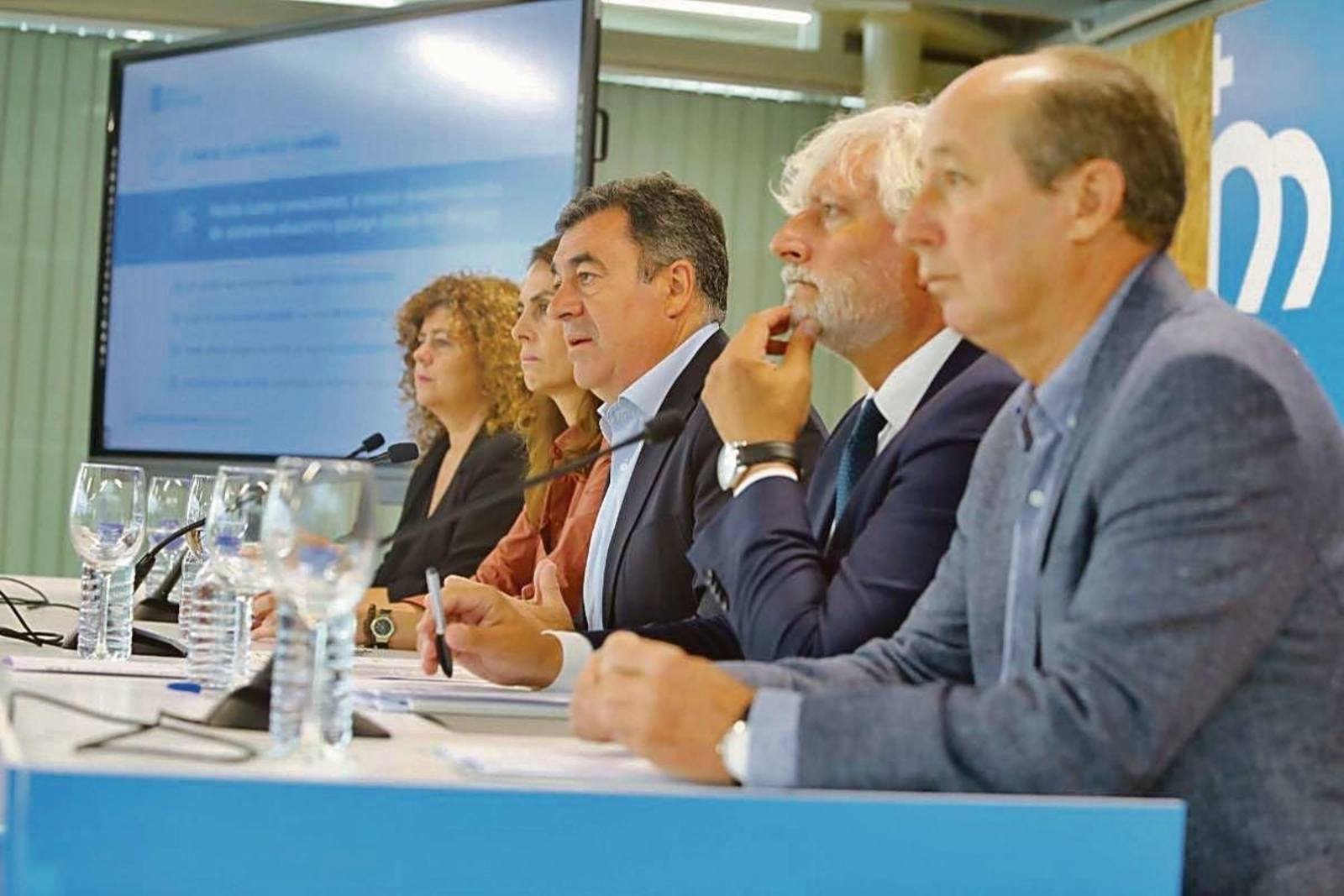 El conselleiro, en el centro, ayer durante la presentación del nuevo curso escolar.