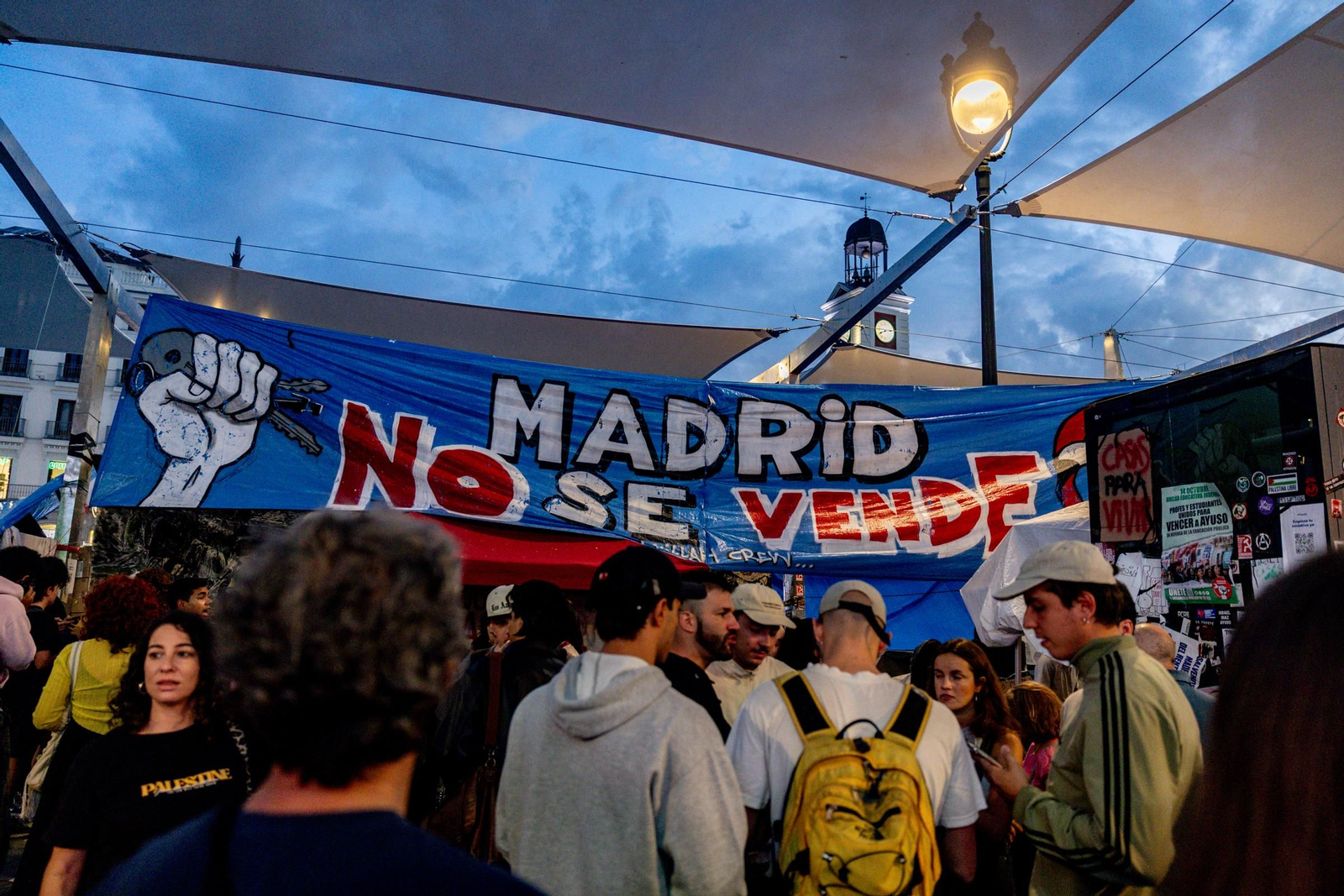 Galería | La acampada de Sol por una vivienda digna se sigue extendiendo y los congregados insisten en esta medida de presión