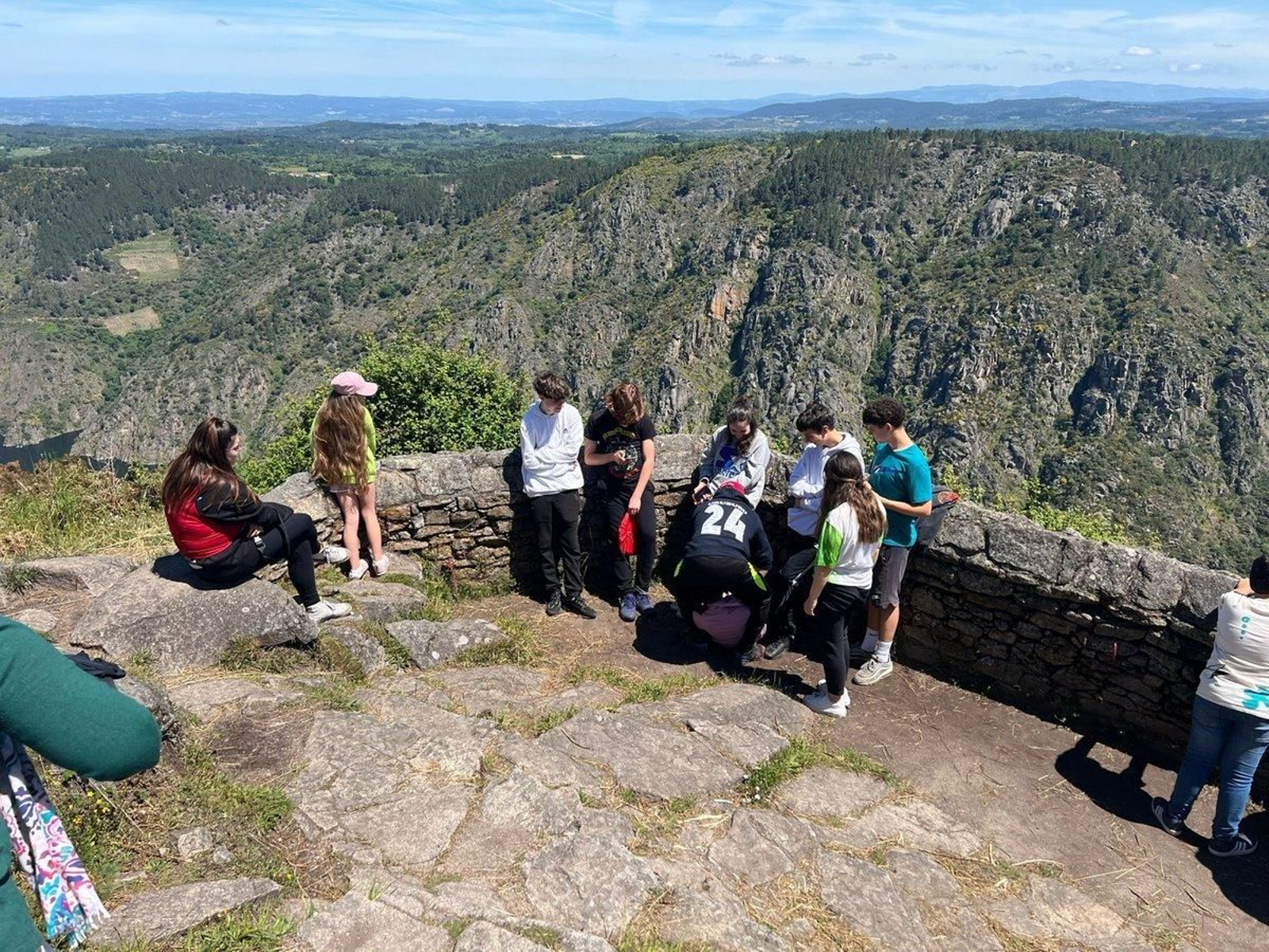 Jornada lúdica en la Ribeira Sacra de los colegios San Salvador de Arnoia y Concepción Arenal de Ourense.