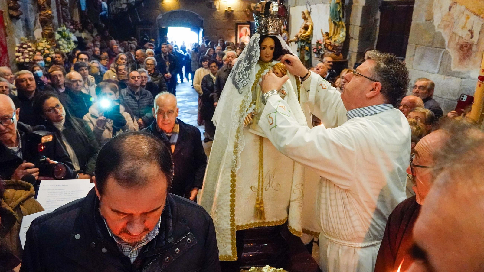 Galería | Vigo celebra As Candelas pese a la lluvia
