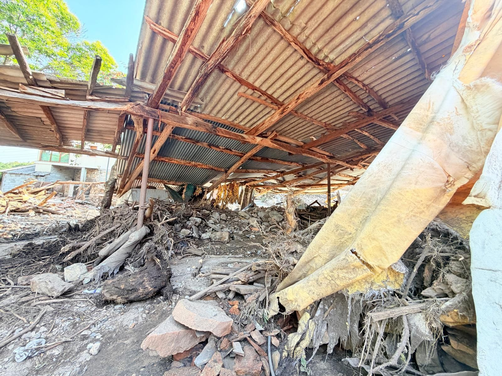 Galería | A Bouza, arrasada, reclama ayuda cuatro días después de la riada, en fotos