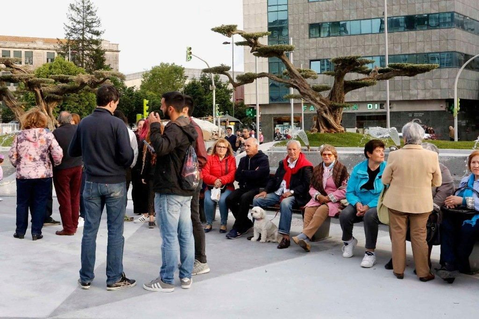 Vigo disfruta de la nueva Plaza de América _ Marta 04