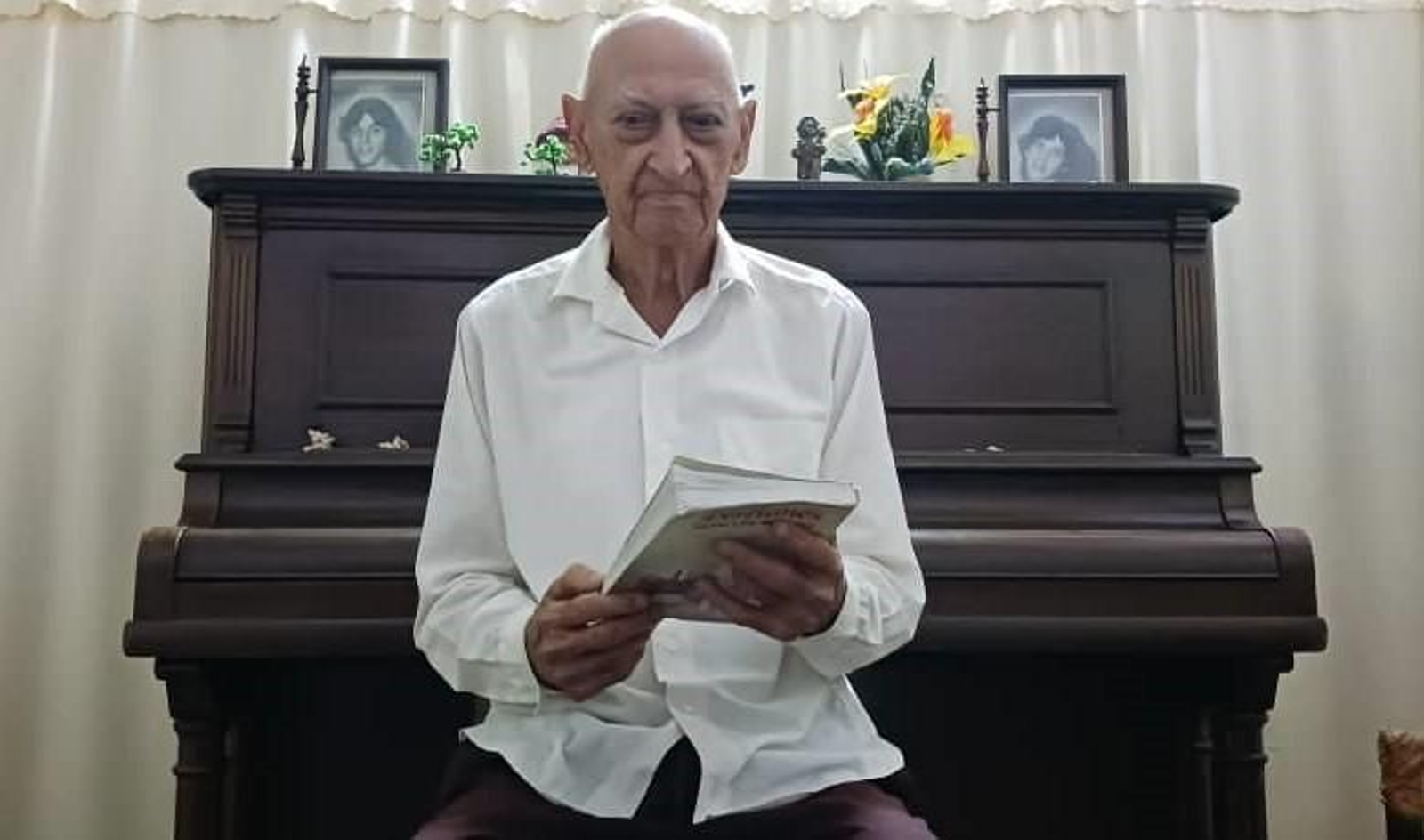 Fulgencio Núñez en su casa en Allariz