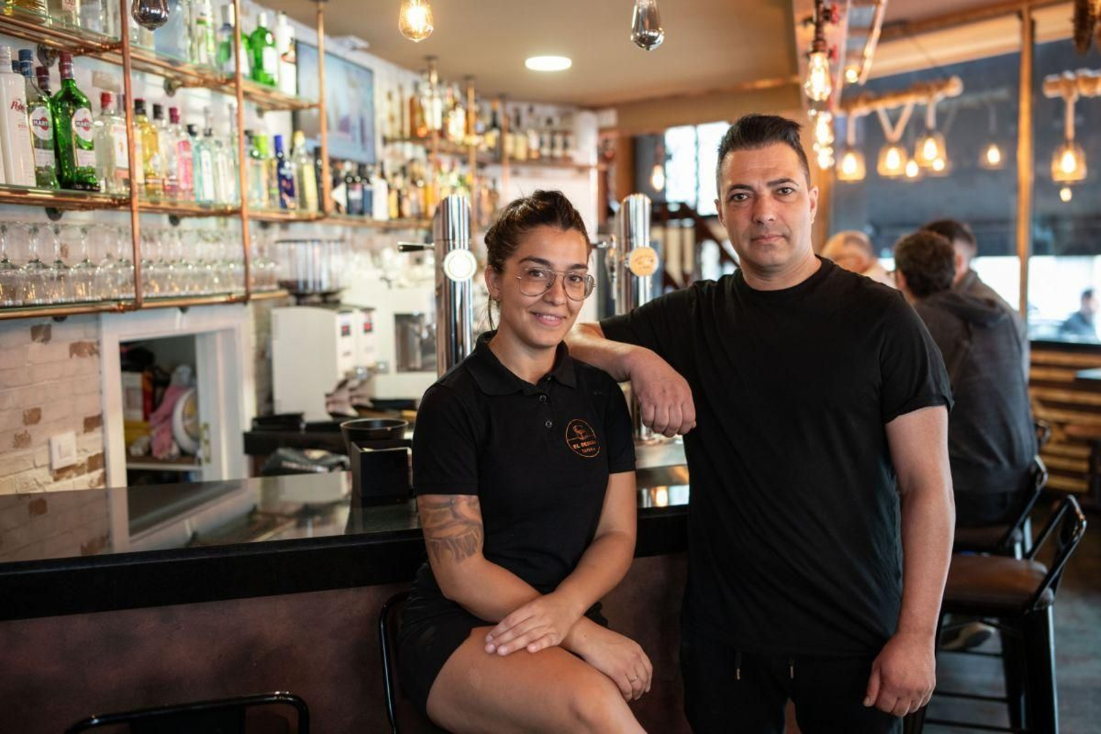 Samara y Diego son los responsables de la tapería El Desván.