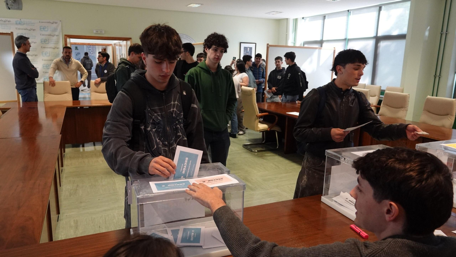 Galería | La Universidad de Vigo vota a su nuevo rector