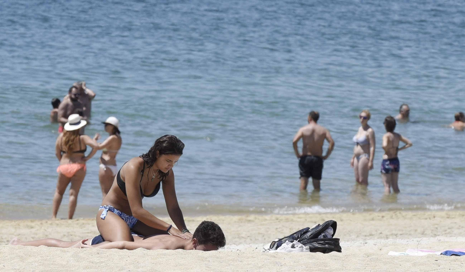 La playa fue el destino de los vigueses para disfrutar del calor