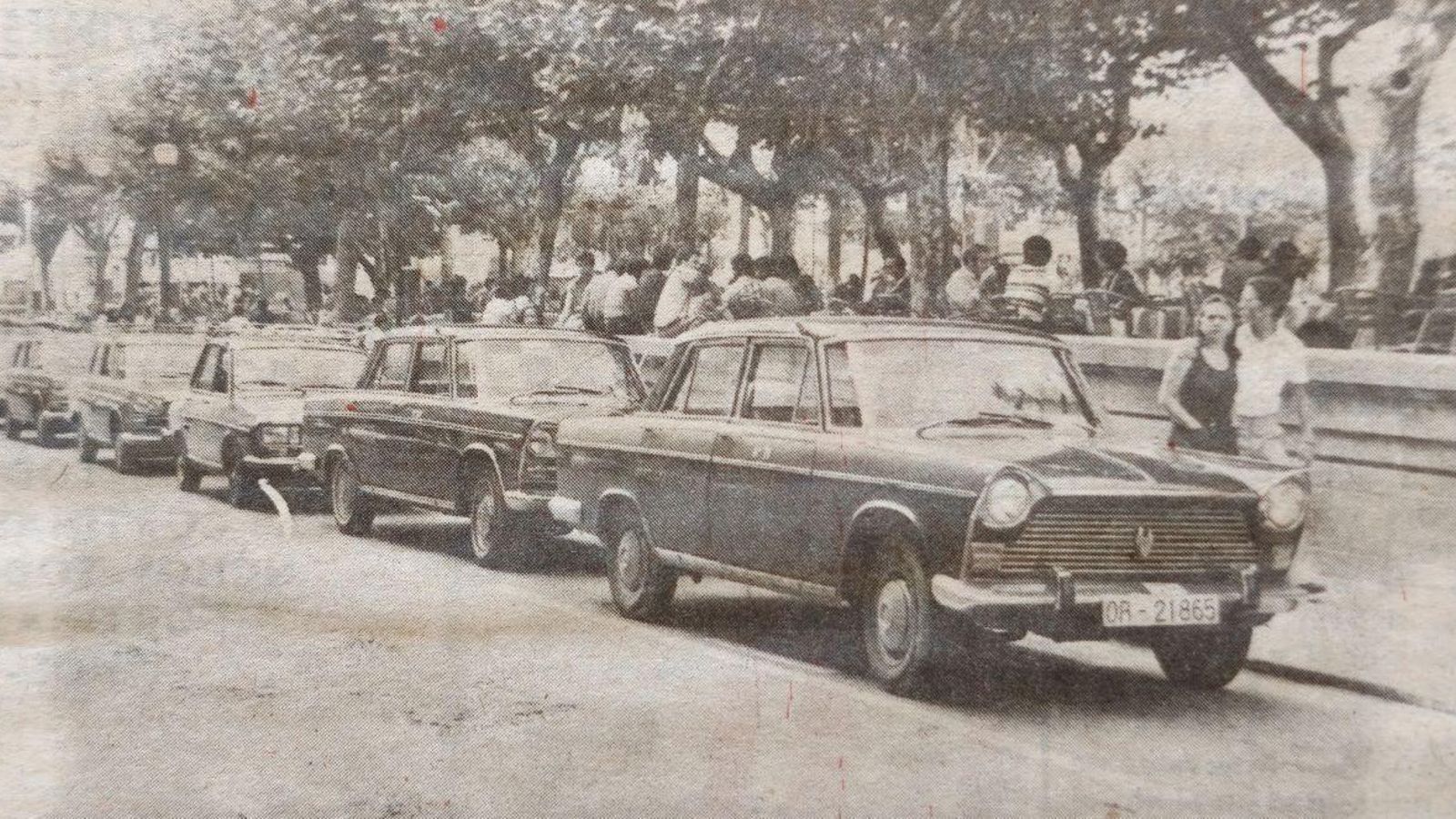 Parada de taxis en el Parque de San Lázaro.