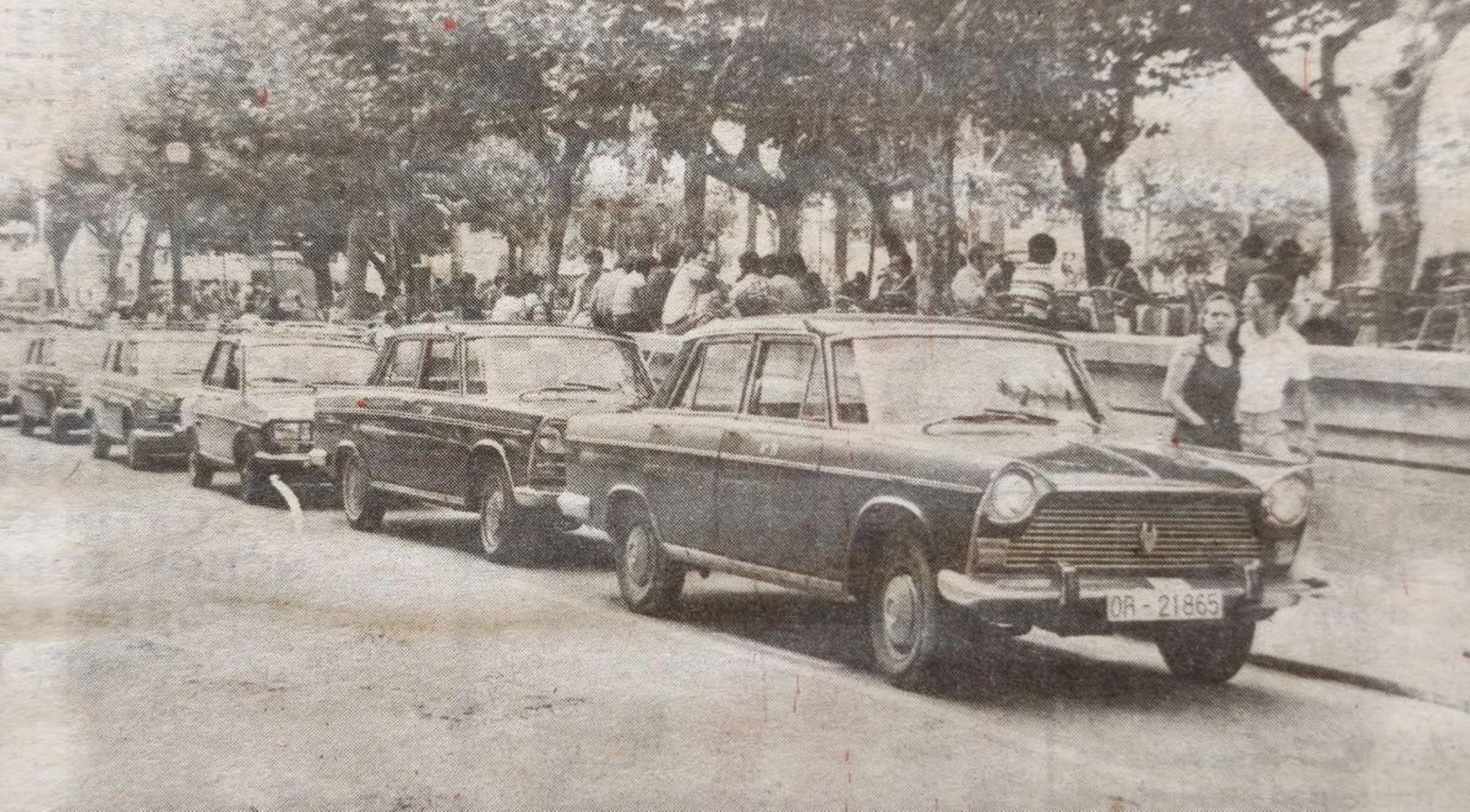 Parada de taxis en el Parque de San Lázaro.
