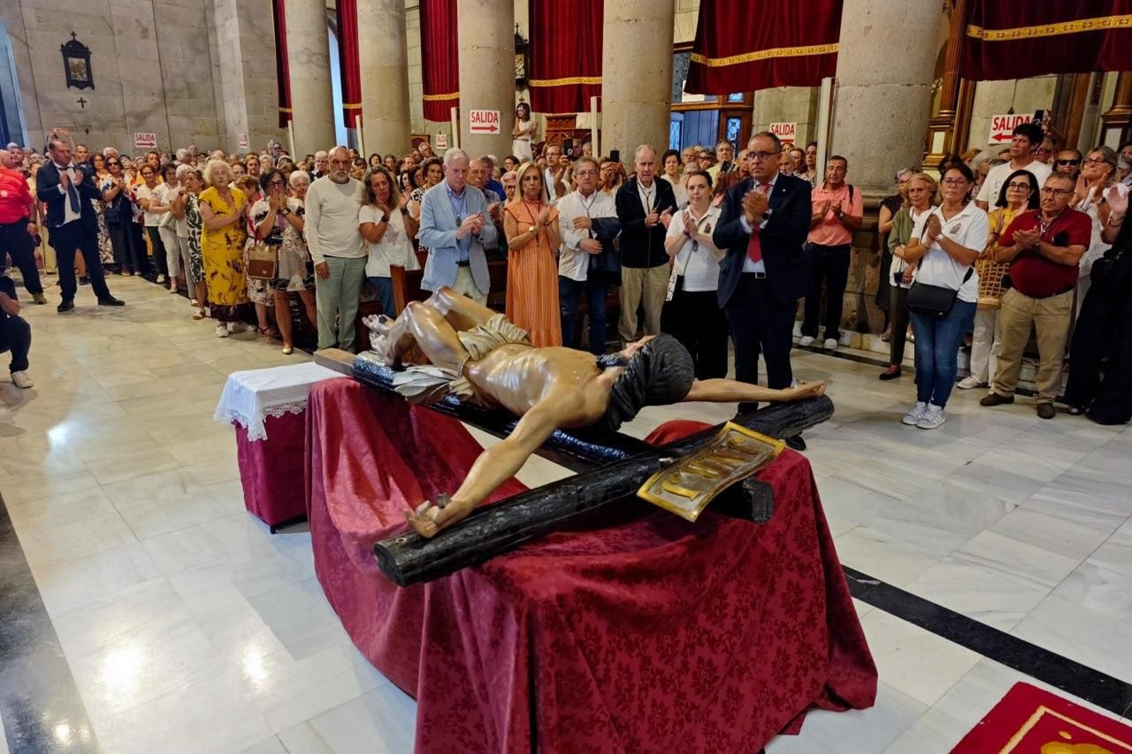Galería | Vigo vive el pregón y el descendimiento del Cristo da Victoria