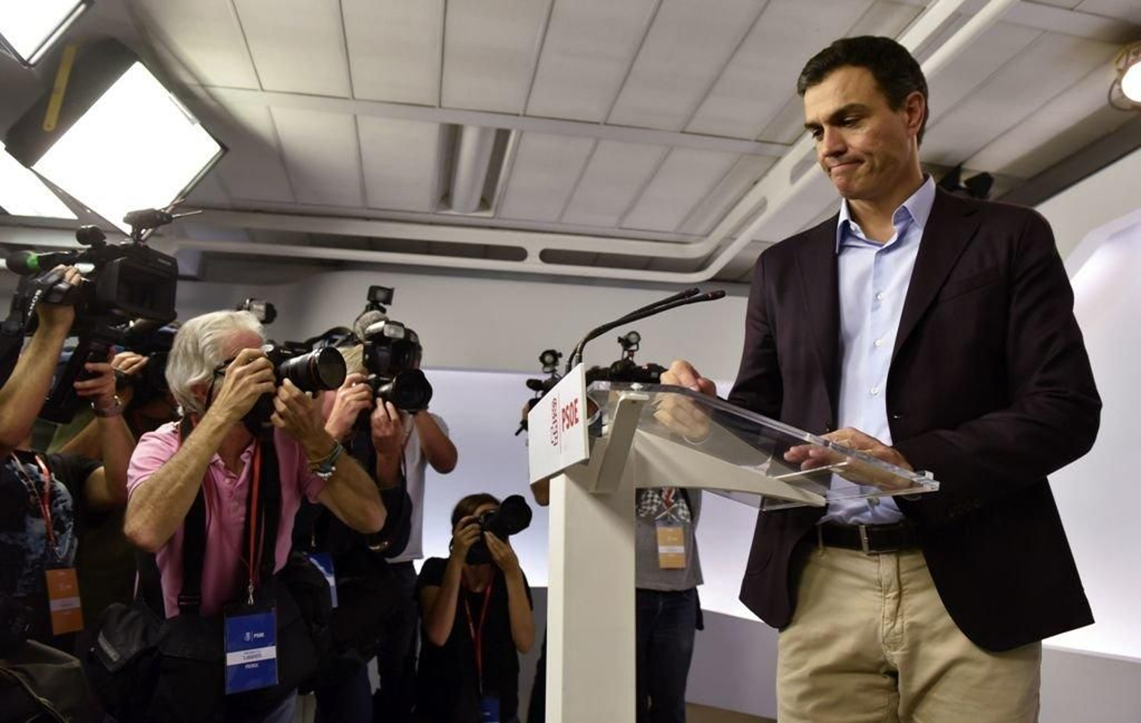 Pedro Sánchez, durante la comparecencia en la que comunicó su dimisión.