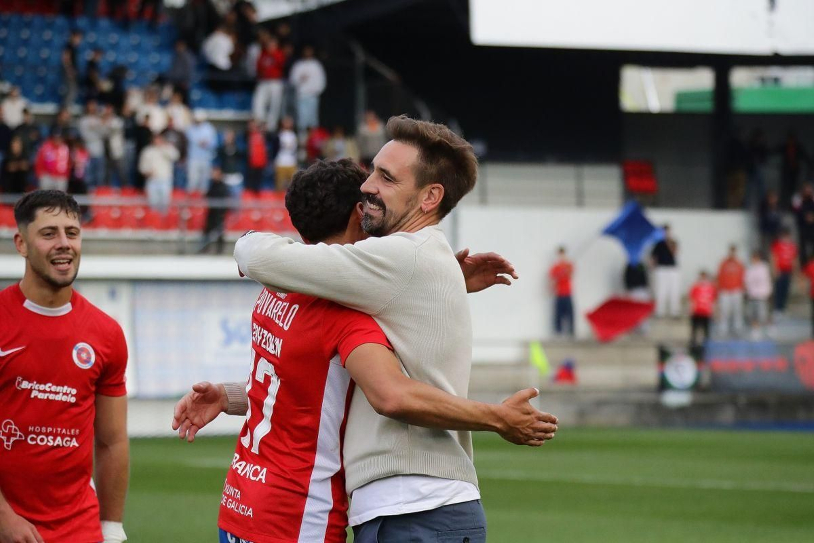 Borja Fernández, entrenador de la UD Ourense, en la celebración al termino del partido.
