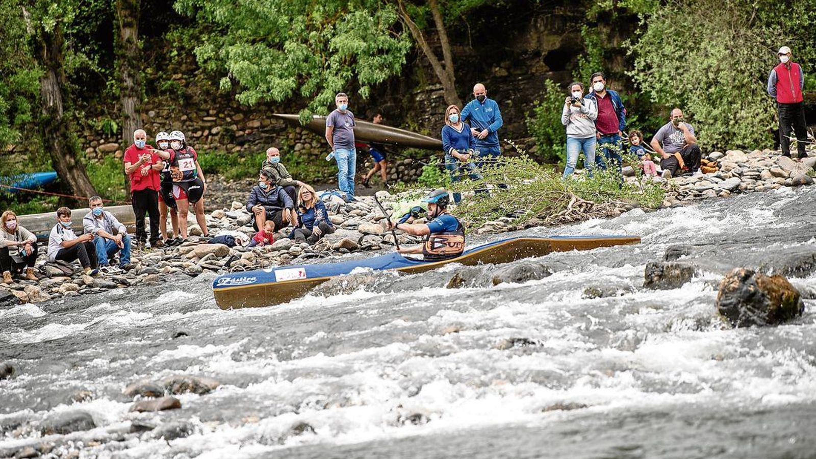O BARCO DE VALDEORRAS (VIOLOIRA - ZONA DE BAÑO CACHÓN). 15/05/2021. OURENSE. Campionato de España de descenso de augas bravas. FOTO: ÓSCAR PINAL 