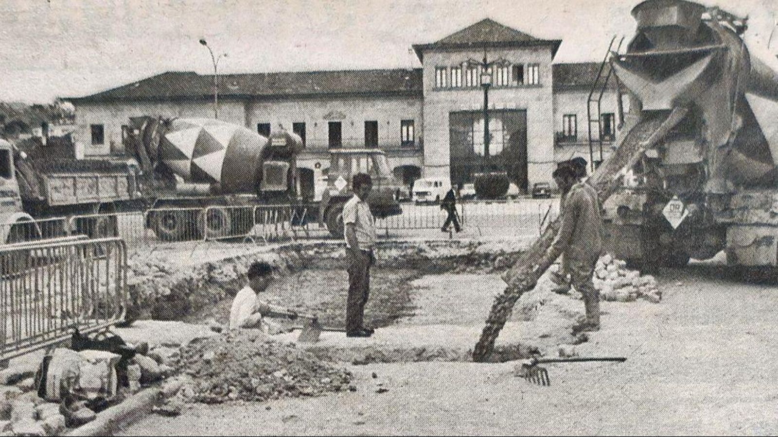Cimentación de la plataforma en la que se colocará la locomotora.