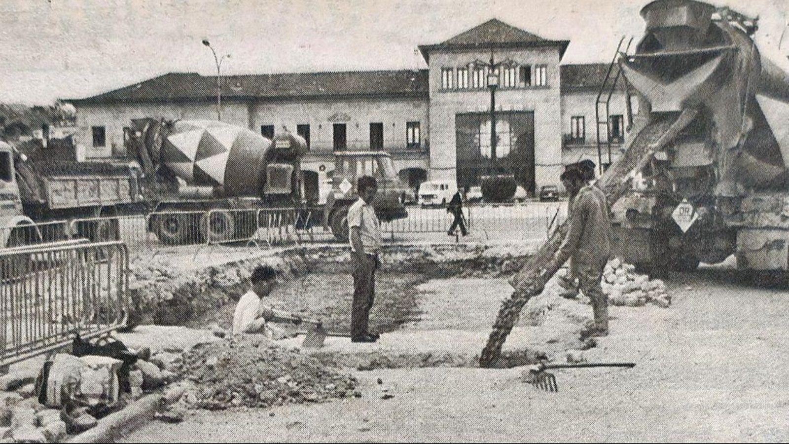 Cimentación de la plataforma en la que se colocará la locomotora.