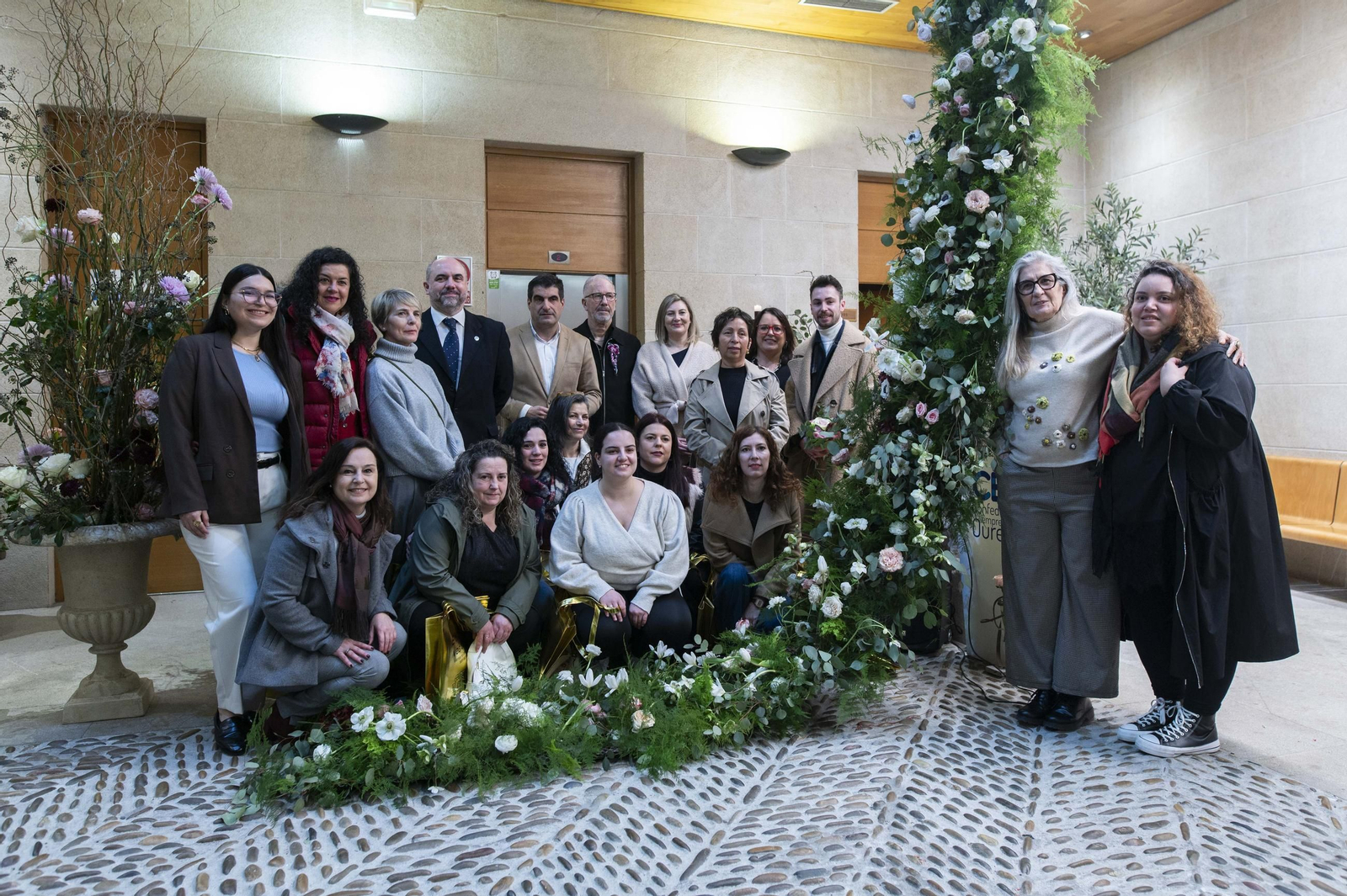 Foto de familia del taller de floristería.