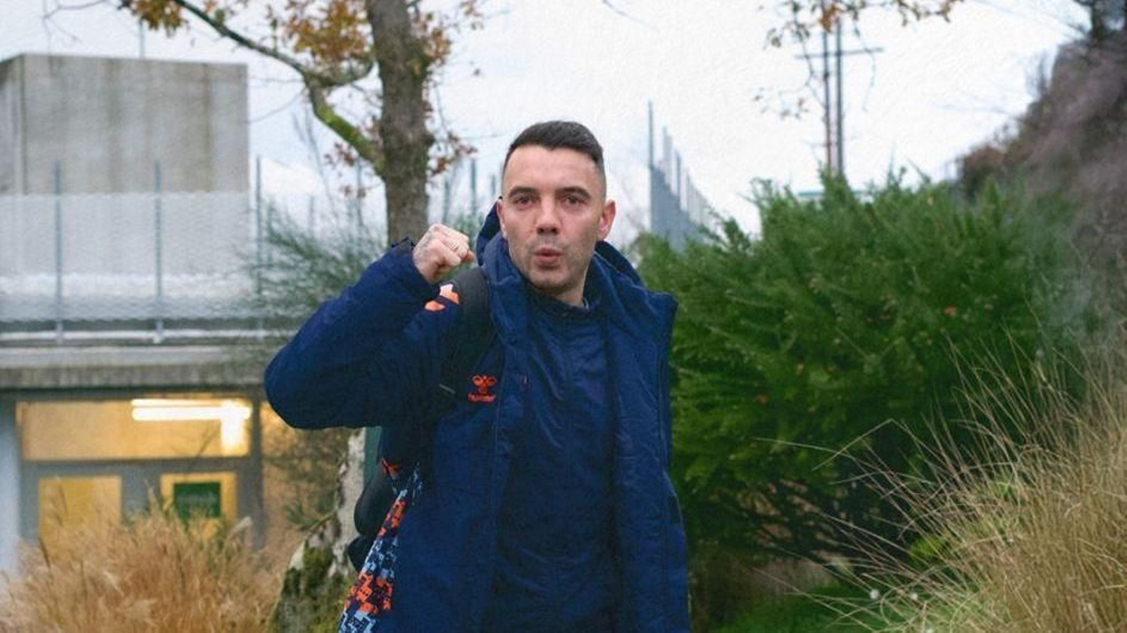 Iago Aspas sale de la ciudad deportiva de Mos en dirección a Santander.