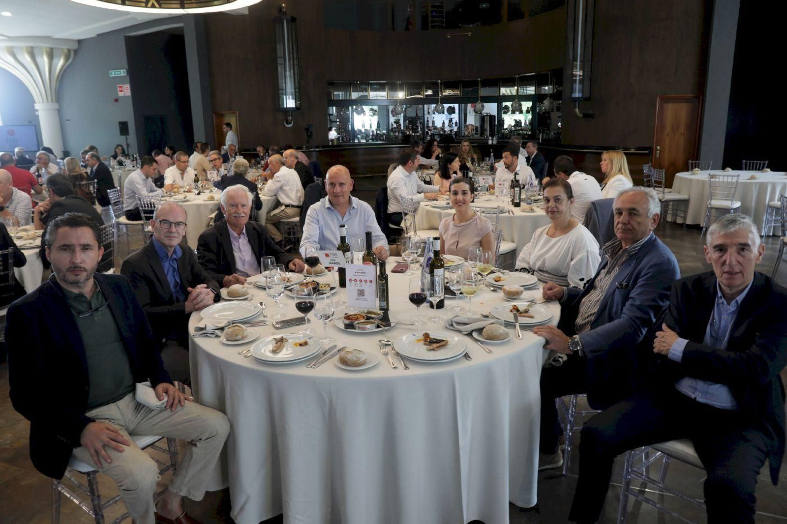 Río Xares:
Xaime Calviño, redactor jefe de La Región; José Ángel Vázquez Barquero, profesor de la Universidade de Vigo; Anonio Rodríguez, ex secretario general del PSdeG-PSOE; Celso Fernández, director provincial del SEPE; Uxía Tizón, diputada en el Congreso por el PSOE; Estela Bermello, Bermello Seguros; José Ignacio Vidal, presidente de COSAGA; Pepe Alfaro, director de publicidad de La Región.  
Foto: José Paz.