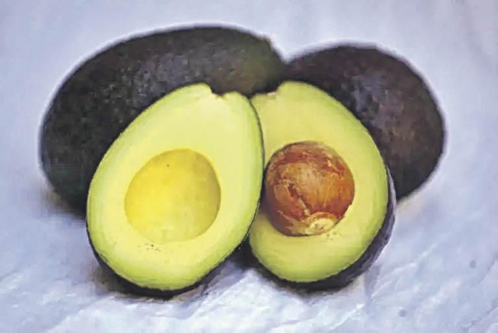 Un aguacate abierto por la mitad.