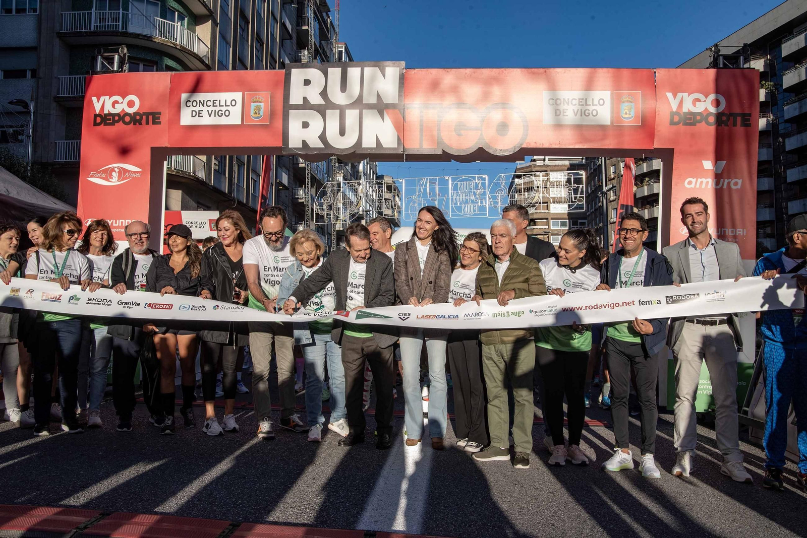 Galería | La Vigo en Marcha contra o Cancro congrega a 3.000 personas en su primera edición