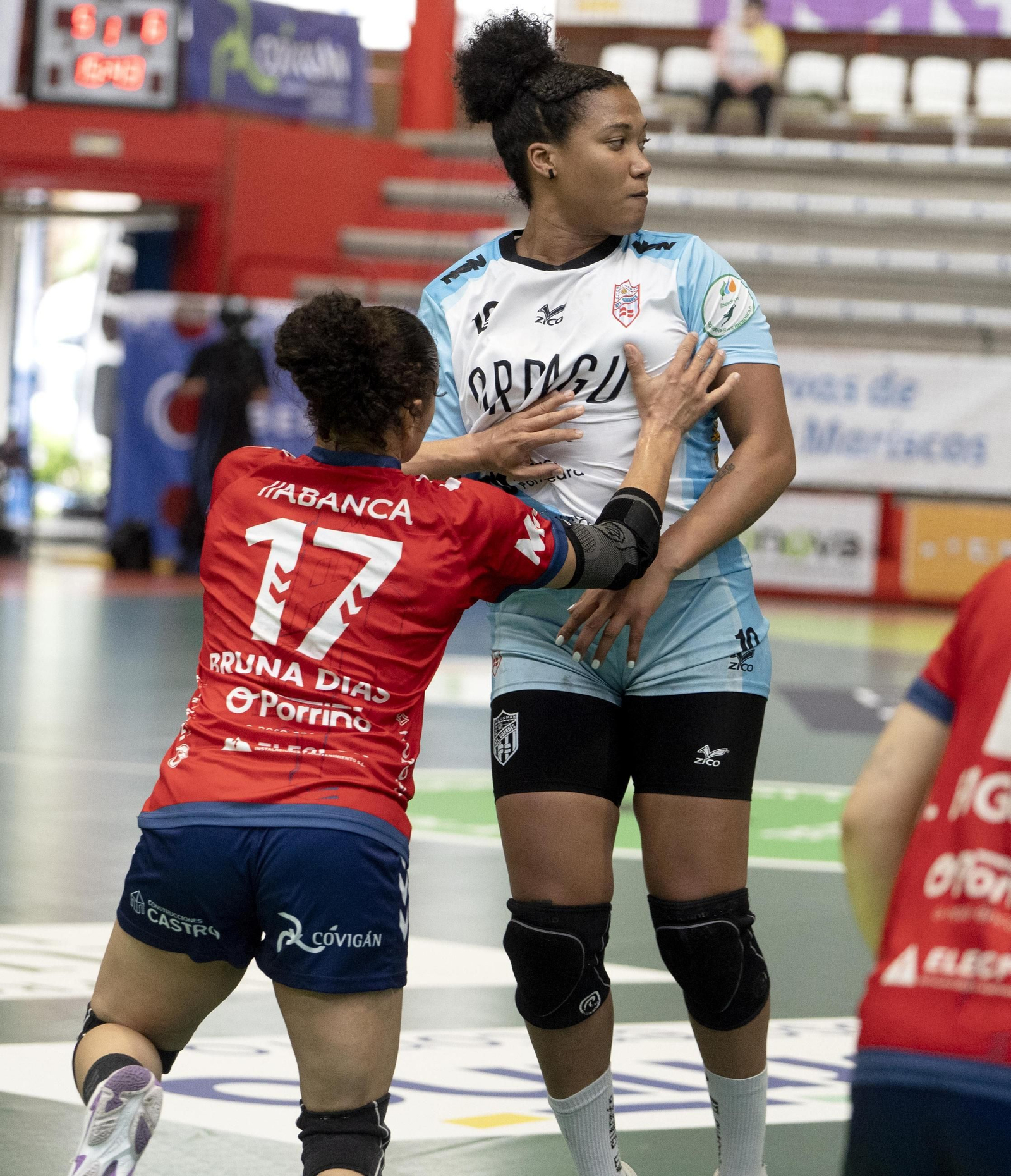 Galería | Porriño y Guardés se miden en el derbi femenino