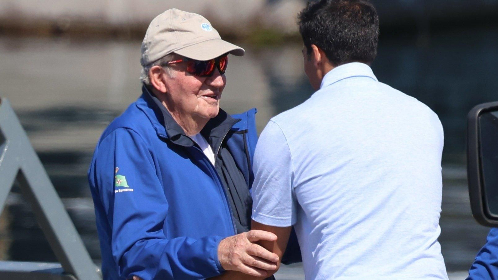 Juan Carlos, en el puerto deportivo de Sanxenxo. // E.P.