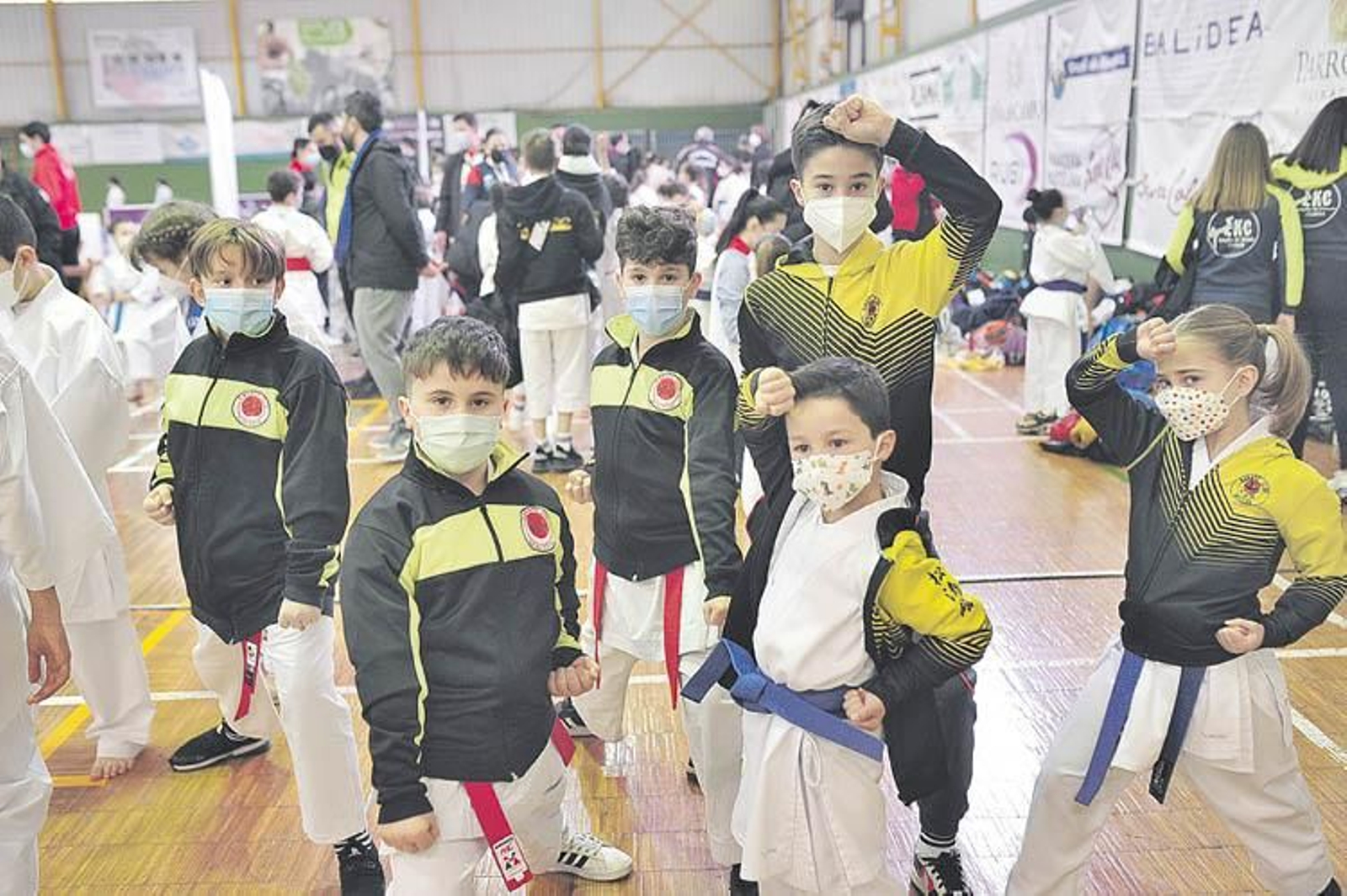 Buen ambiente antes de comenzar la competición en O Consello.
