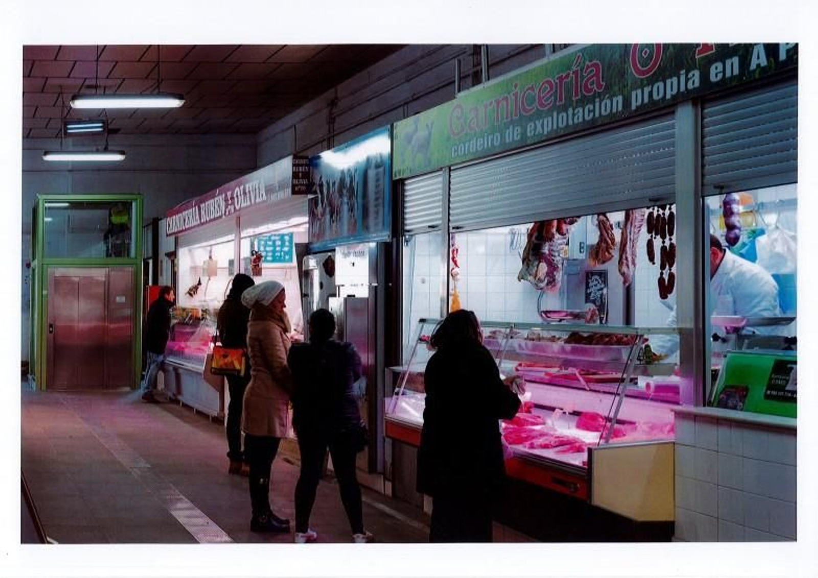 Galería | Así estaba y está el interior de la Plaza de Abastos de Ourense tras la remodelación inacabada
