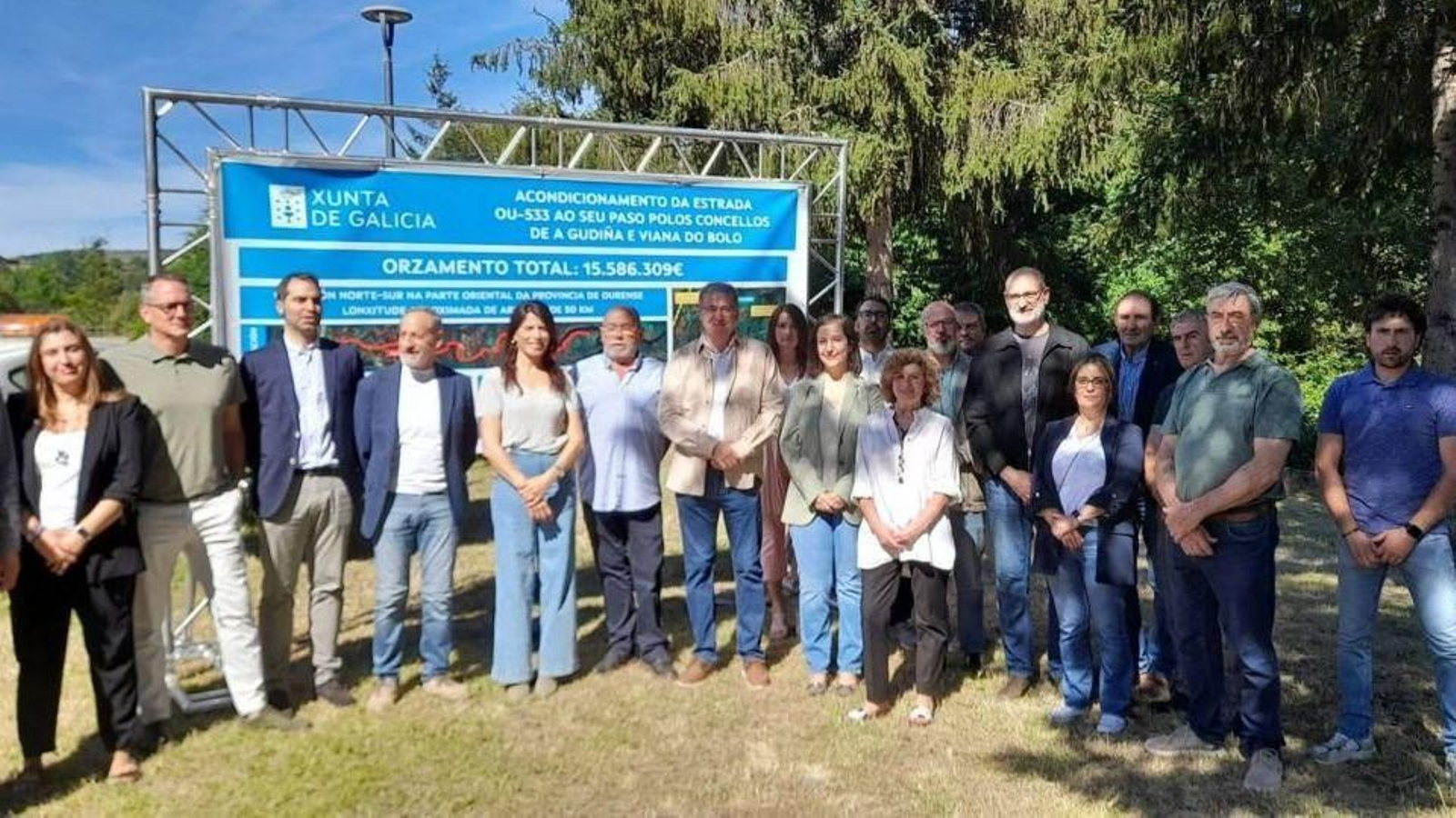 Autoridades durante la presentación del proyecto en Viana do Bolo.