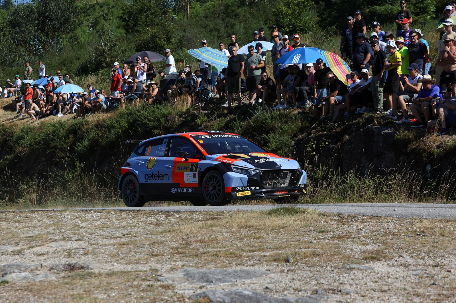 Galería | Los coches se apoderan de Vigo en el primer día del Rally Rías Baixas