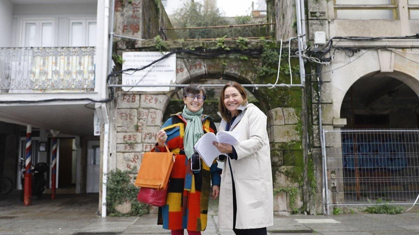Ortiz, ante el edificio del número 25: solo queda el arco histórico.