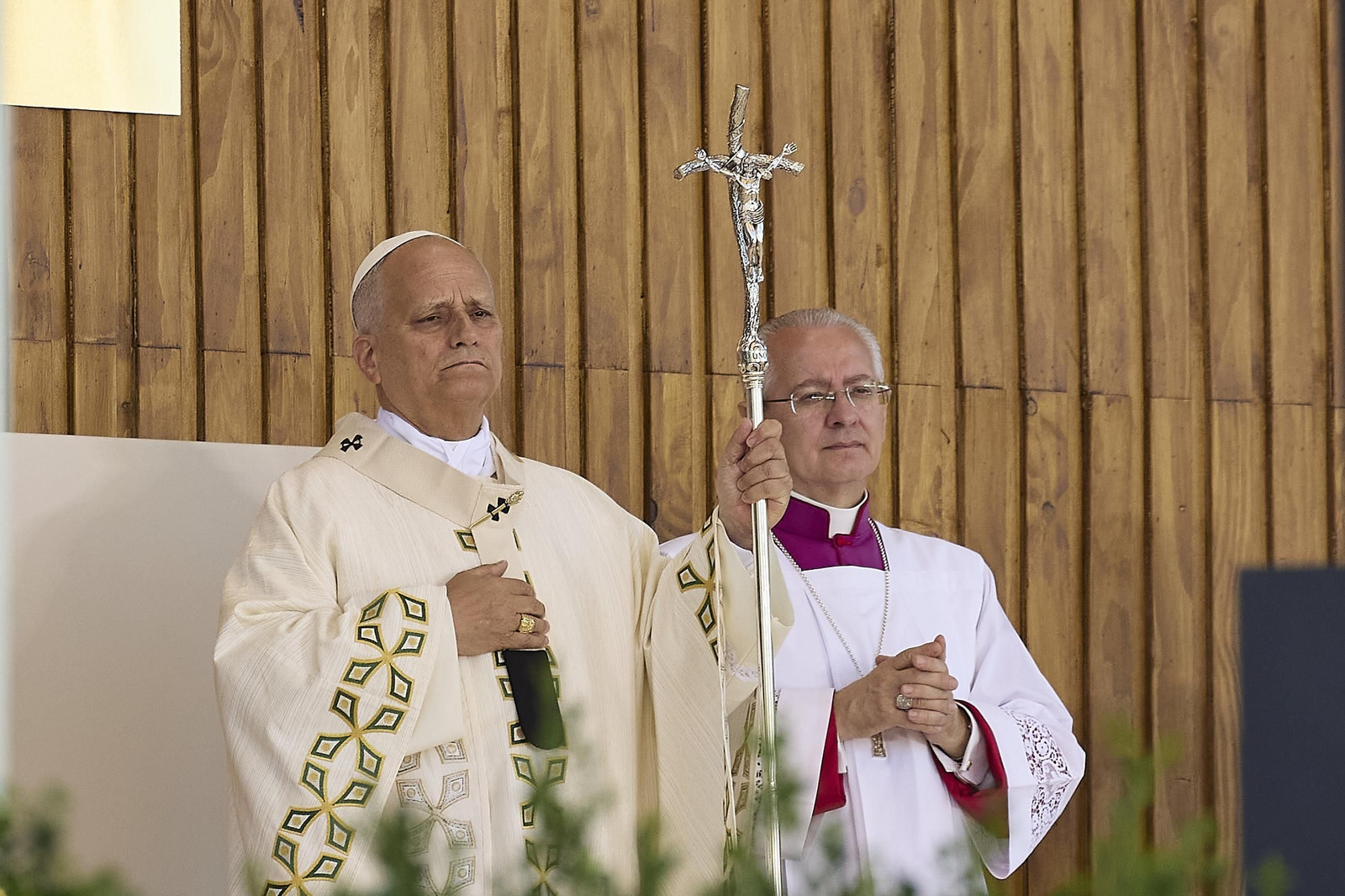 Galería | Multitudinaria misa y procesión del Corpus en Madrid con el papa León XIV
