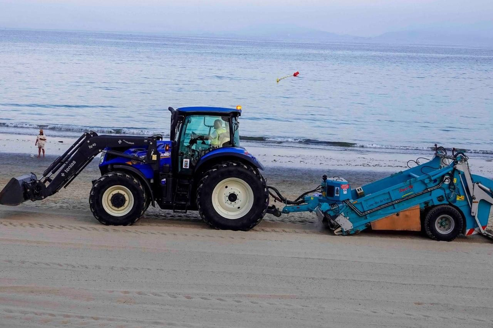 Galería | La resaca de San Xoán 2026 deja toneladas de residuos en Samil y Panxón